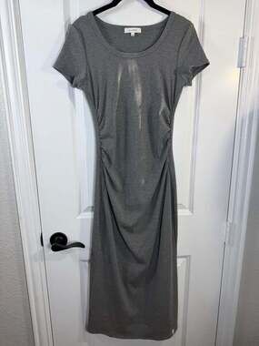 No Comment Gray Ribbed Ruched Side Scoop Neck Midi Dress